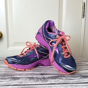 Brooks Adrenaline GTS Running shoe Women's sz 7 preloved
